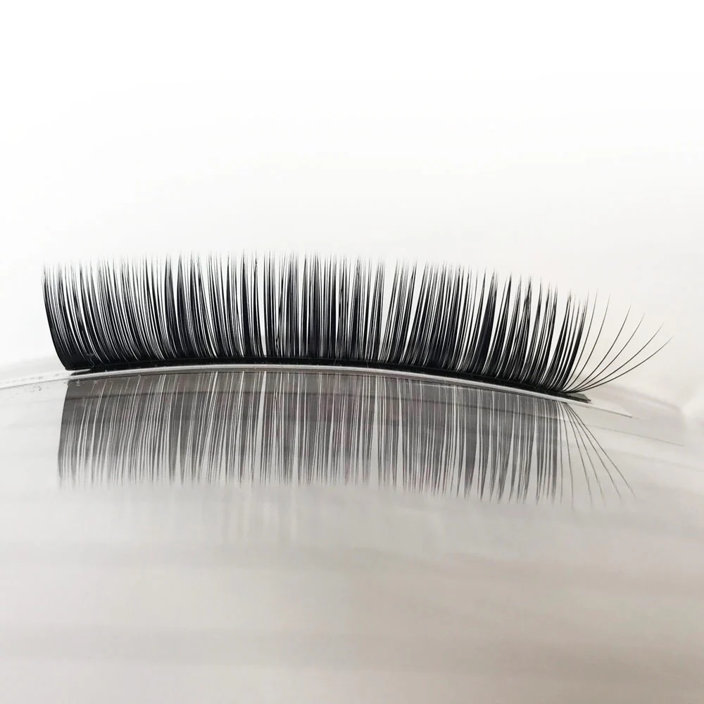 Curved Acrylic Lash Palette - Image 3
