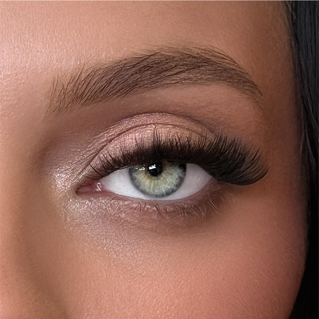 London Lash Pre-Glued Cluster Lashes - Natural Look - Image 4